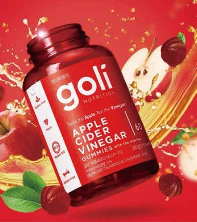 GOLI ボトルとフルーツのスプラッシュ